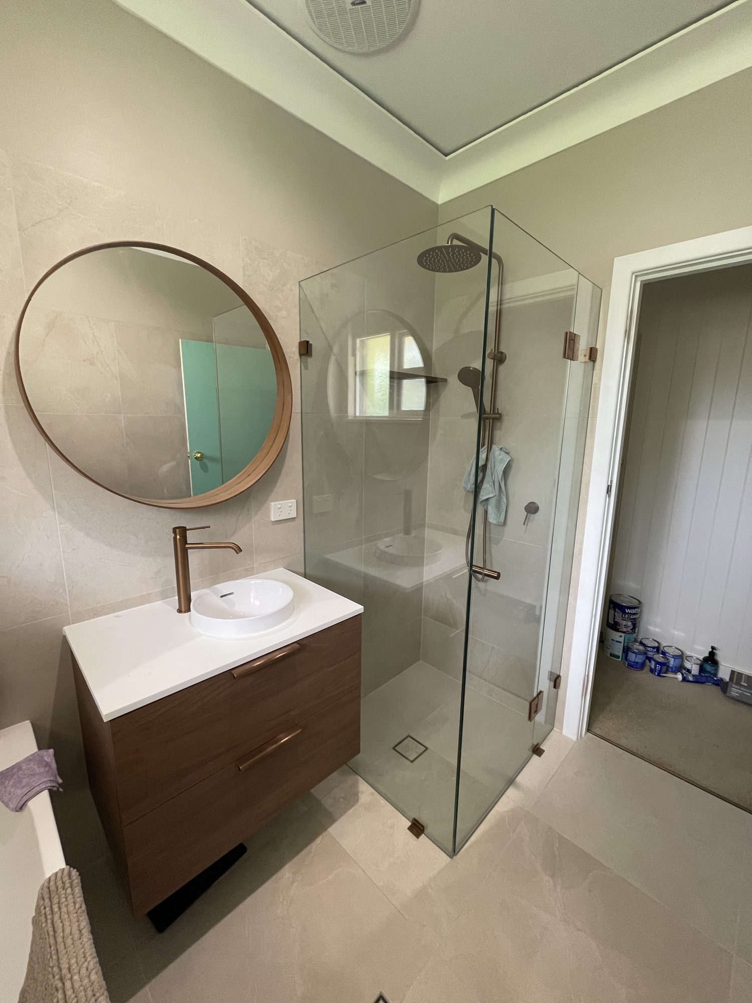 Round mirror in ensuite, Adelaide