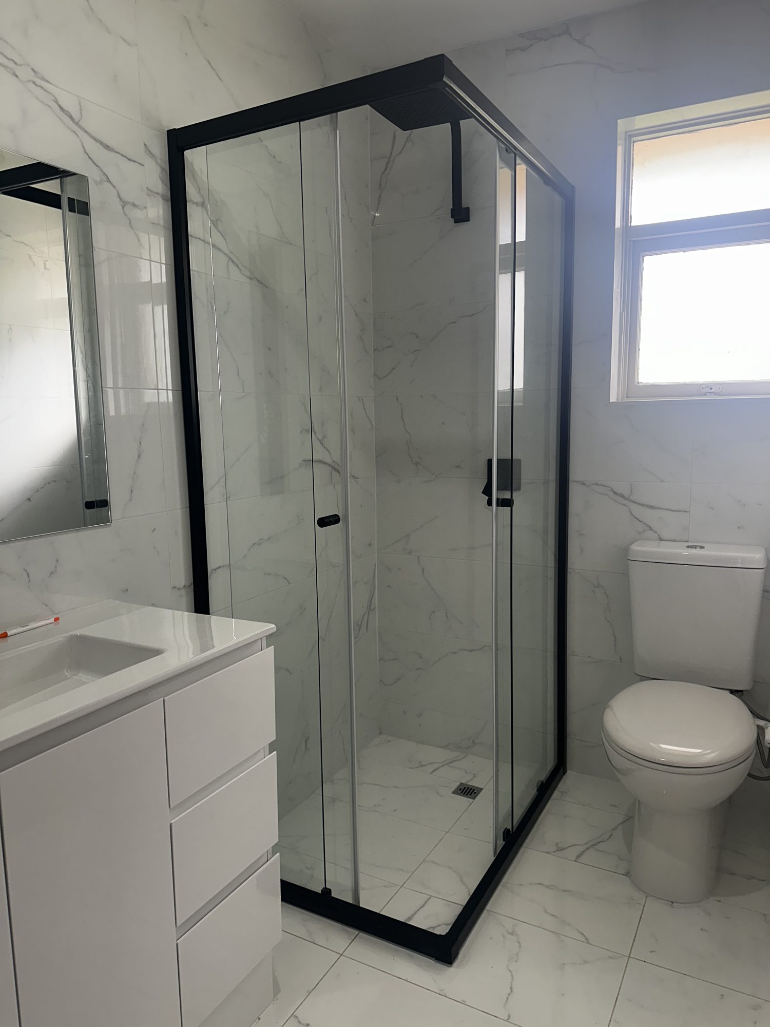 Black corner slider marble — Adelaide, Unique Glass Solutions