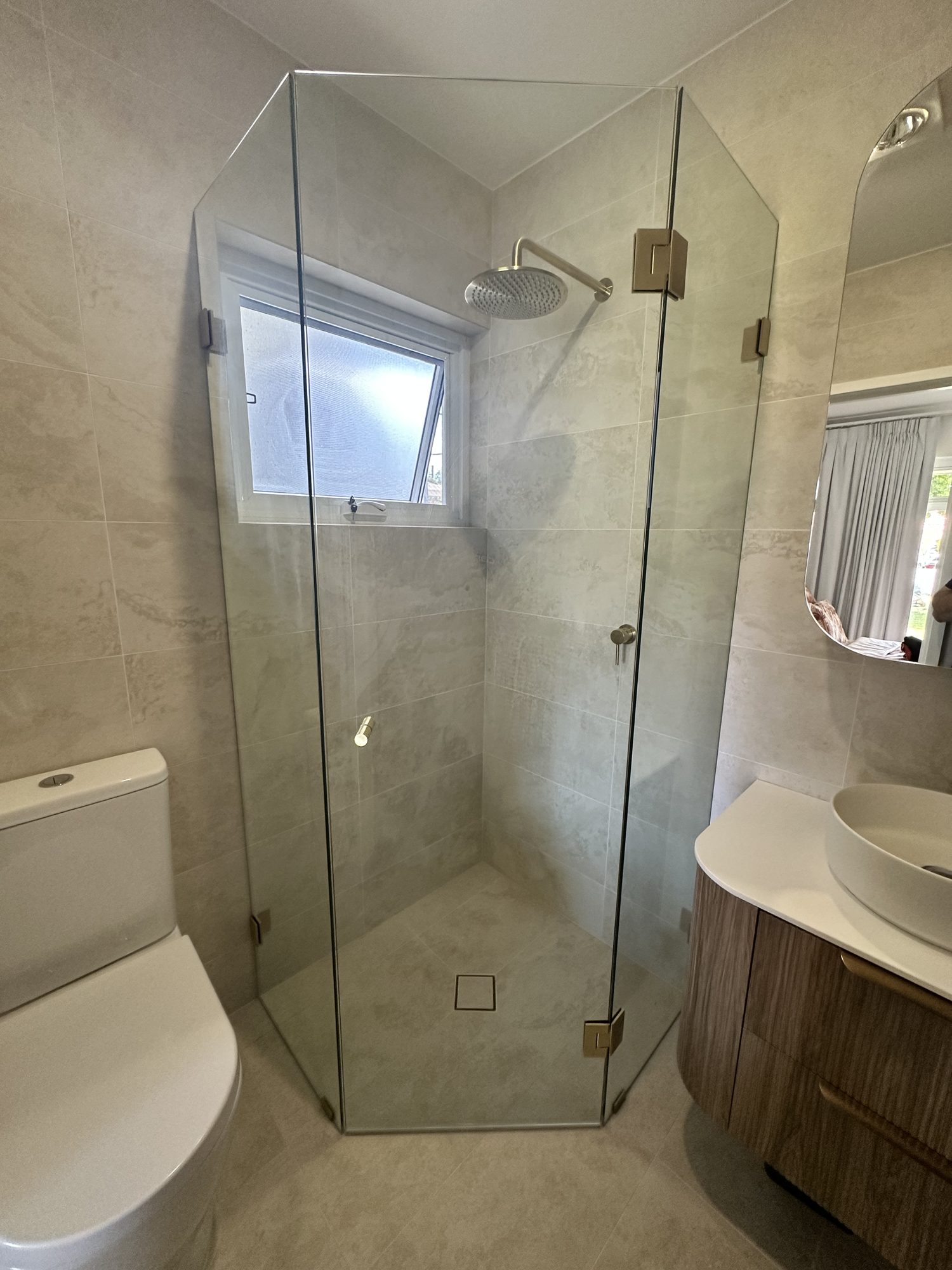 Frameless diamond corner — Adelaide, Unique Glass Solutions