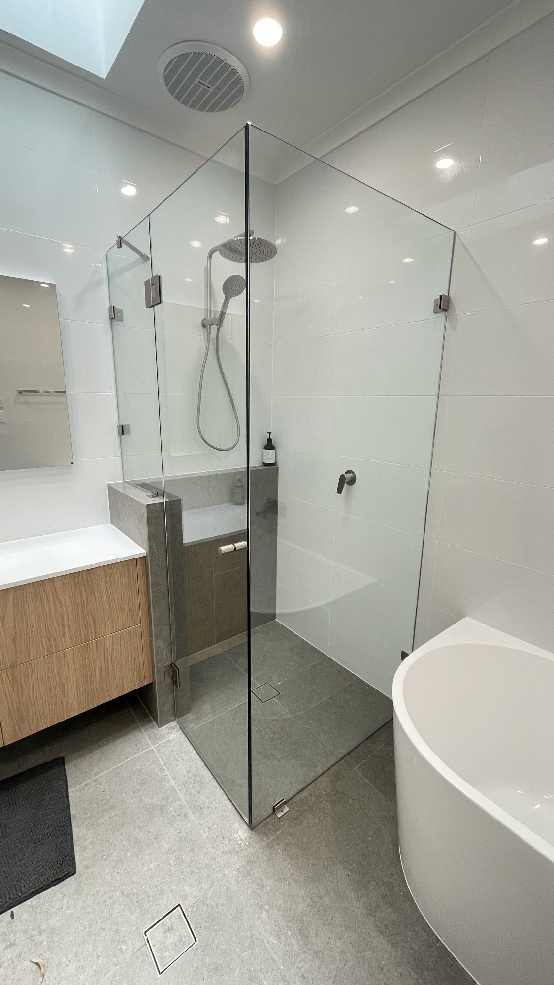 Frameless shower bench bath — Adelaide, Unique Glass Solutions